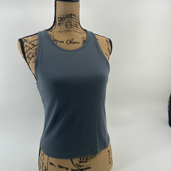 Vuori Plyo ribbed blue / green  tank in size large - Picture 5 of 8